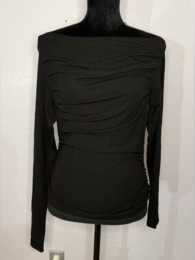Darong Black Off-Shoulder Long Sleeve Top